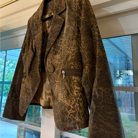 Tryst New York women’s leather blazer - Picture 8 of 16